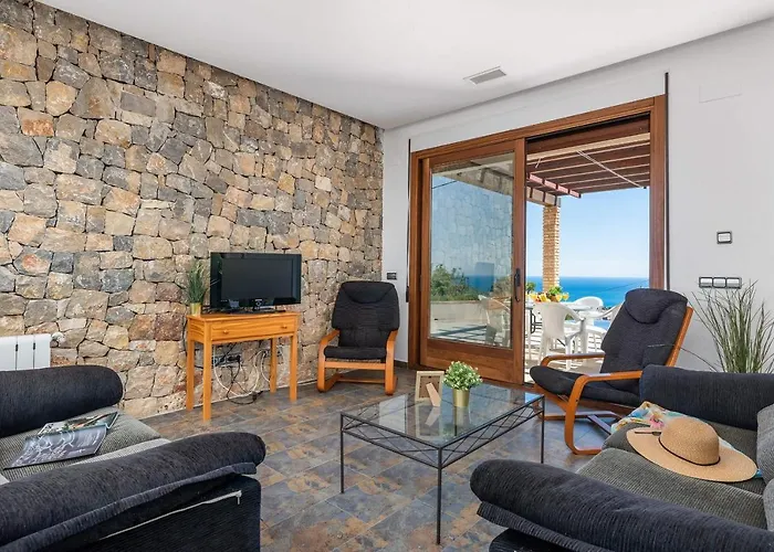 Anis - Plusholidays カルプ