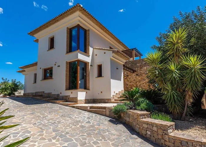 Anis - Plusholidays カルプ