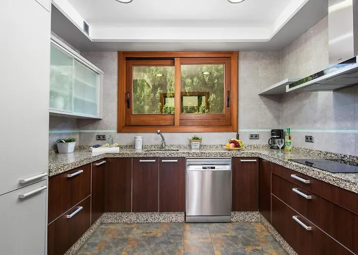 Anis - Plusholidays カルプ