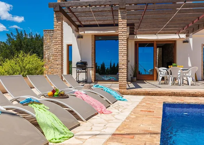 Anis - Plusholidays * Calpe